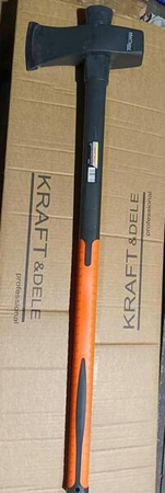 Siekiera z trzonkiem fiberglass 3 kg KD290