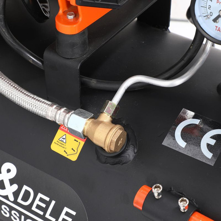 Kompresor bezolejowy 2200W 50L KD1393