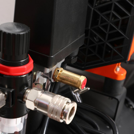 Kompresor bezolejowy 2200W 50L KD1393